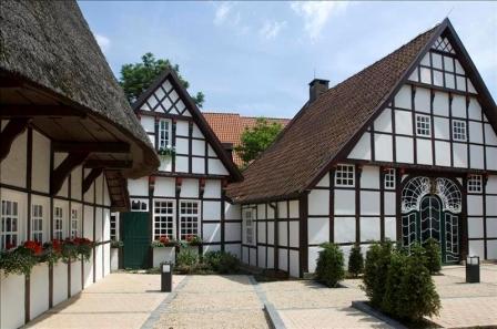 uploads/mediapool/toeddenland-radweg/innenhof.mettingen klein.JPG